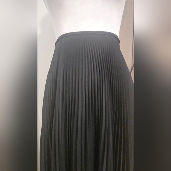 MIU MIU Black Plisse Pleated Crepe Midi. Size XS - Picture 10 of 14